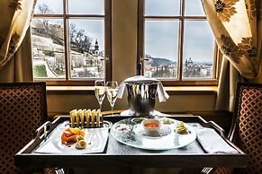 Golden Well Hotel