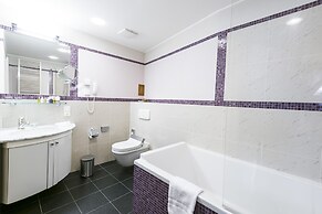 Golden Well Hotel