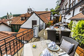Golden Well Hotel
