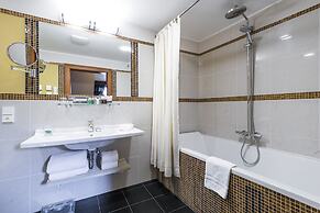 Golden Well Hotel
