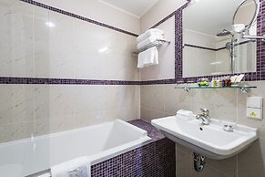 Golden Well Hotel