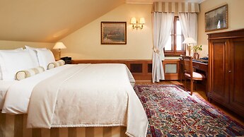 Golden Well Hotel