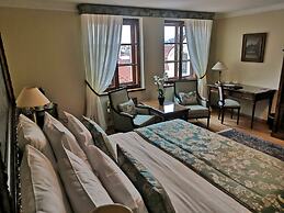 Golden Well Hotel