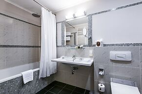 Golden Well Hotel
