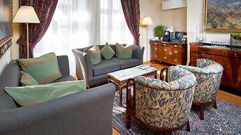 Golden Well Hotel