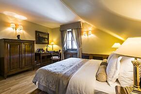 Golden Well Hotel