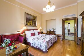 Golden Well Hotel
