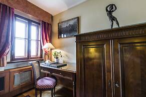 Golden Well Hotel