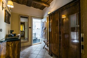 Golden Well Hotel