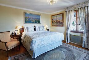 Golden Well Hotel