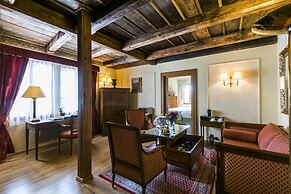 Golden Well Hotel