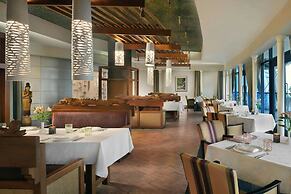 Le Meridien Al Aqah Beach Resort