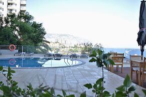 Madeira Regency Cliff