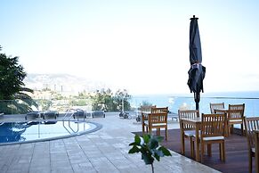 Madeira Regency Cliff