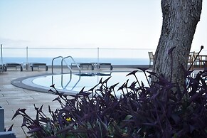 Madeira Regency Cliff