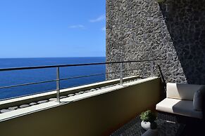 Madeira Regency Cliff