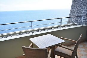 Madeira Regency Cliff