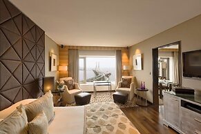 Taj Lands End