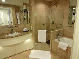 Taj Lands End