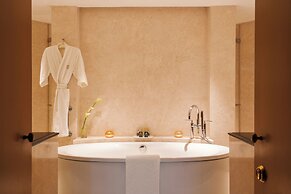 Taj Lands End