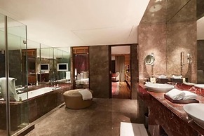 Taj Lands End