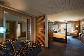 Taj Lands End