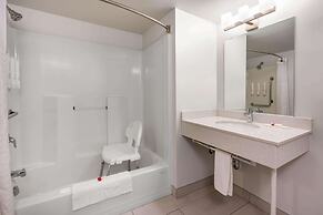 Super 8 by Wyndham Winnipeg West