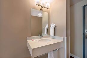 Super 8 by Wyndham Winnipeg West