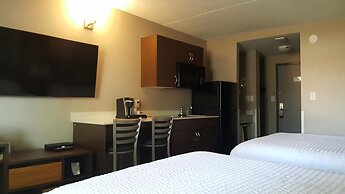Super 8 by Wyndham Winnipeg West