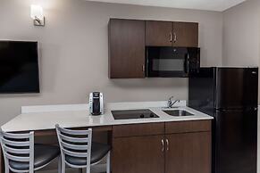 Super 8 by Wyndham Winnipeg West