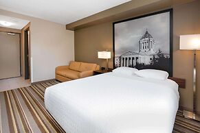Super 8 by Wyndham Winnipeg West
