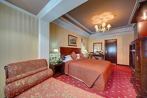 Ascot Hotel