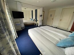 Hotel Bridges House