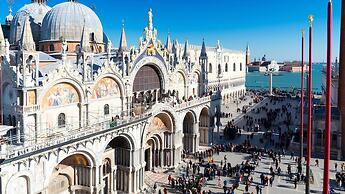 San Clemente Palace, Venice