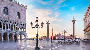 San Clemente Palace, Venice
