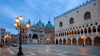San Clemente Palace, Venice