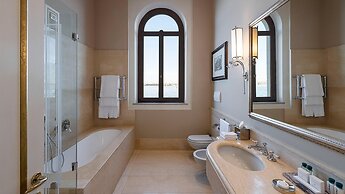San Clemente Palace, Venice