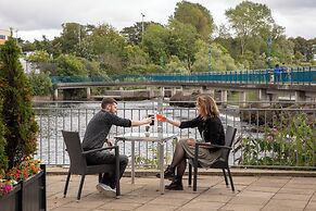Riverside Hotel
