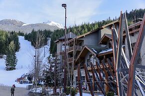 First Tracks Lodge, by Lodging Ovations