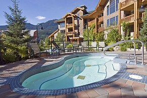 First Tracks Lodge, by Lodging Ovations