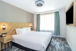Sandman Signature Surrey-Guildford Suites