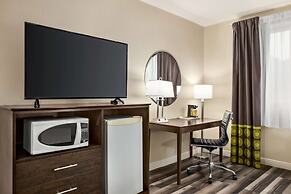 Super 8 by Wyndham Sarnia ON
