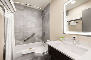 Super 8 by Wyndham Sarnia ON