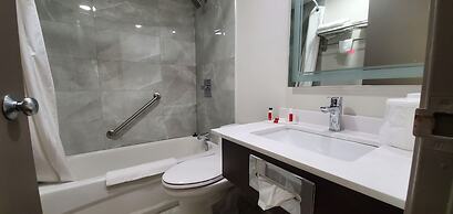 Super 8 by Wyndham Sarnia ON