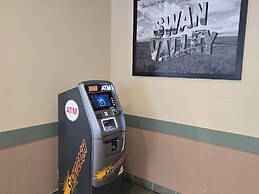 Super 8 by Wyndham Swan River MB