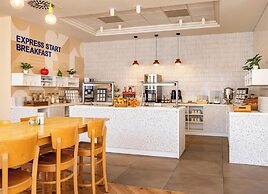 Holiday Inn Express Antwerp City-North by IHG