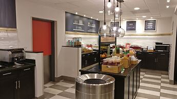Hampton Inn & Suites by Hilton Toronto Airport