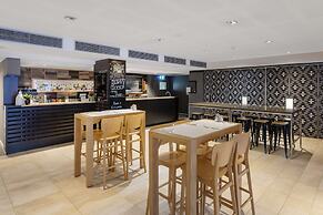 Oaks Perth Hotel