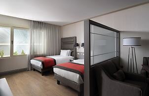 Holiday Suites