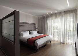 Holiday Suites